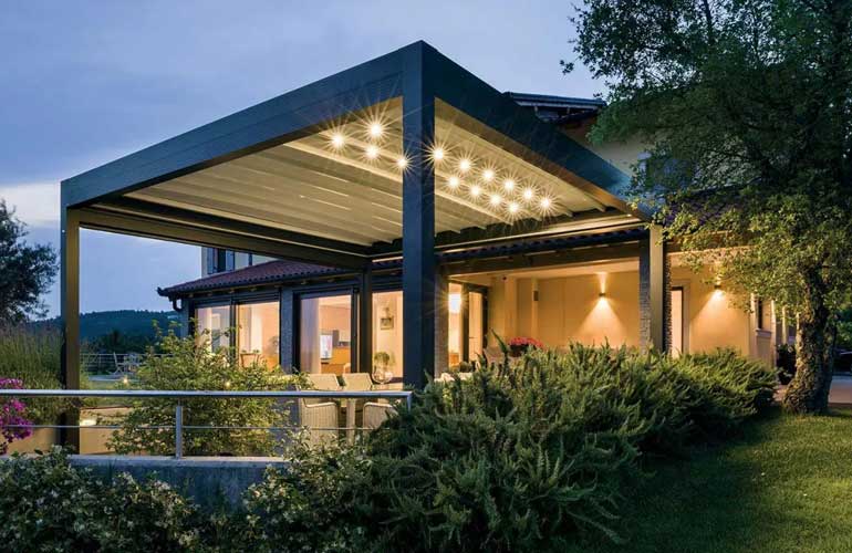 Solarlux Acubis stikla nojume - istaba ar taisnu stikla jumtu Solarlux Acubis stikla nojume - istaba ar taisnu stikla jumtu