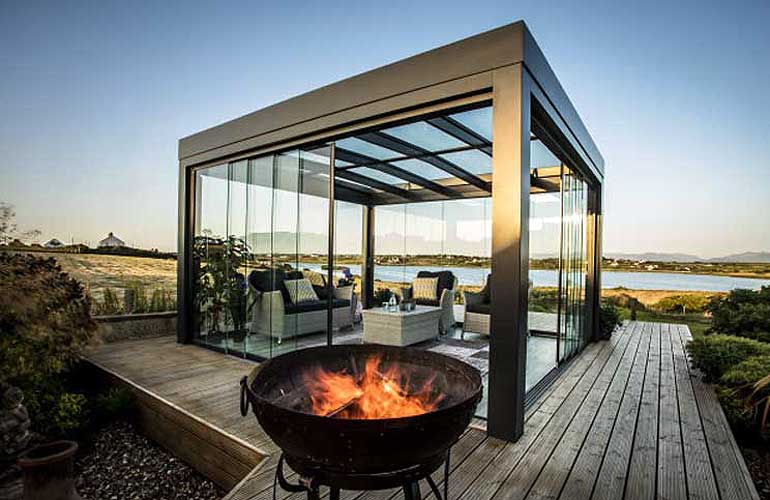Solarlux Acubis stikla nojume - istaba ar taisnu stikla jumtu Solarlux Acubis stikla nojume - istaba ar taisnu stikla jumtu